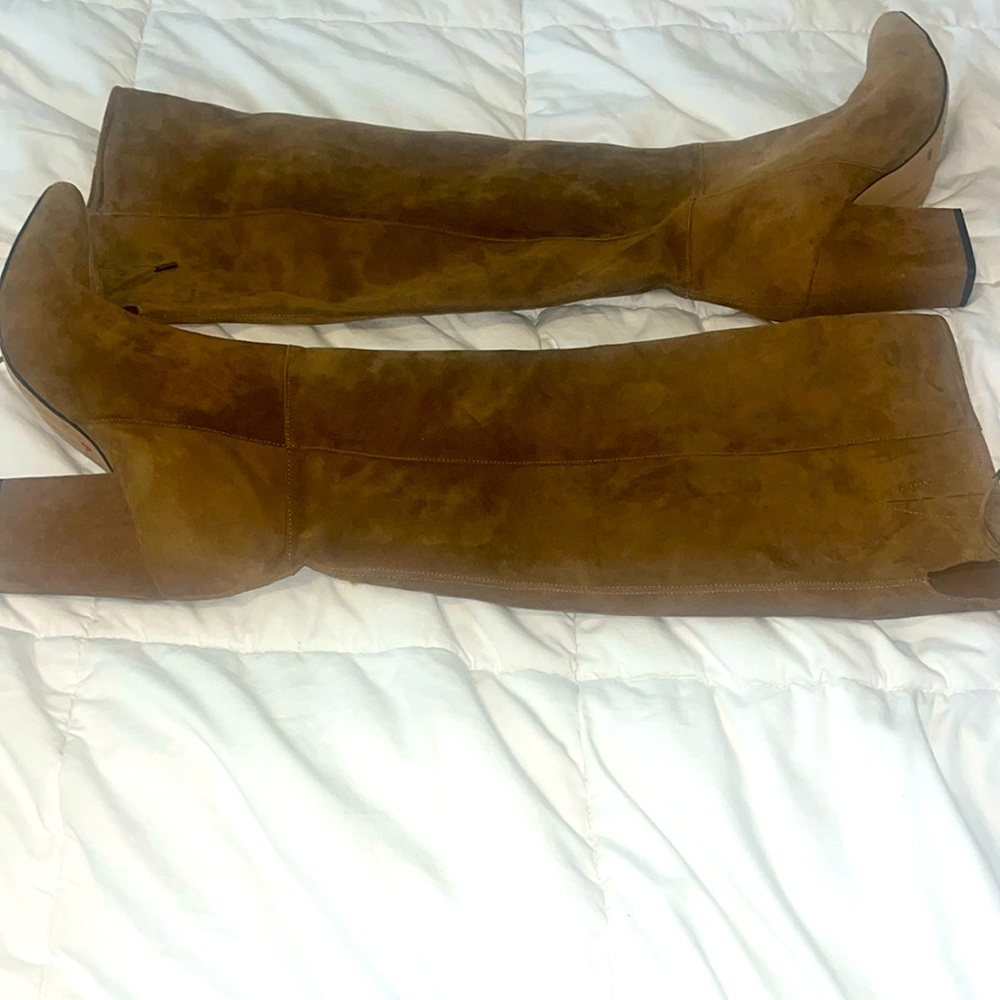 Size 9.5 Vince Camuto Soft Suede Boots
